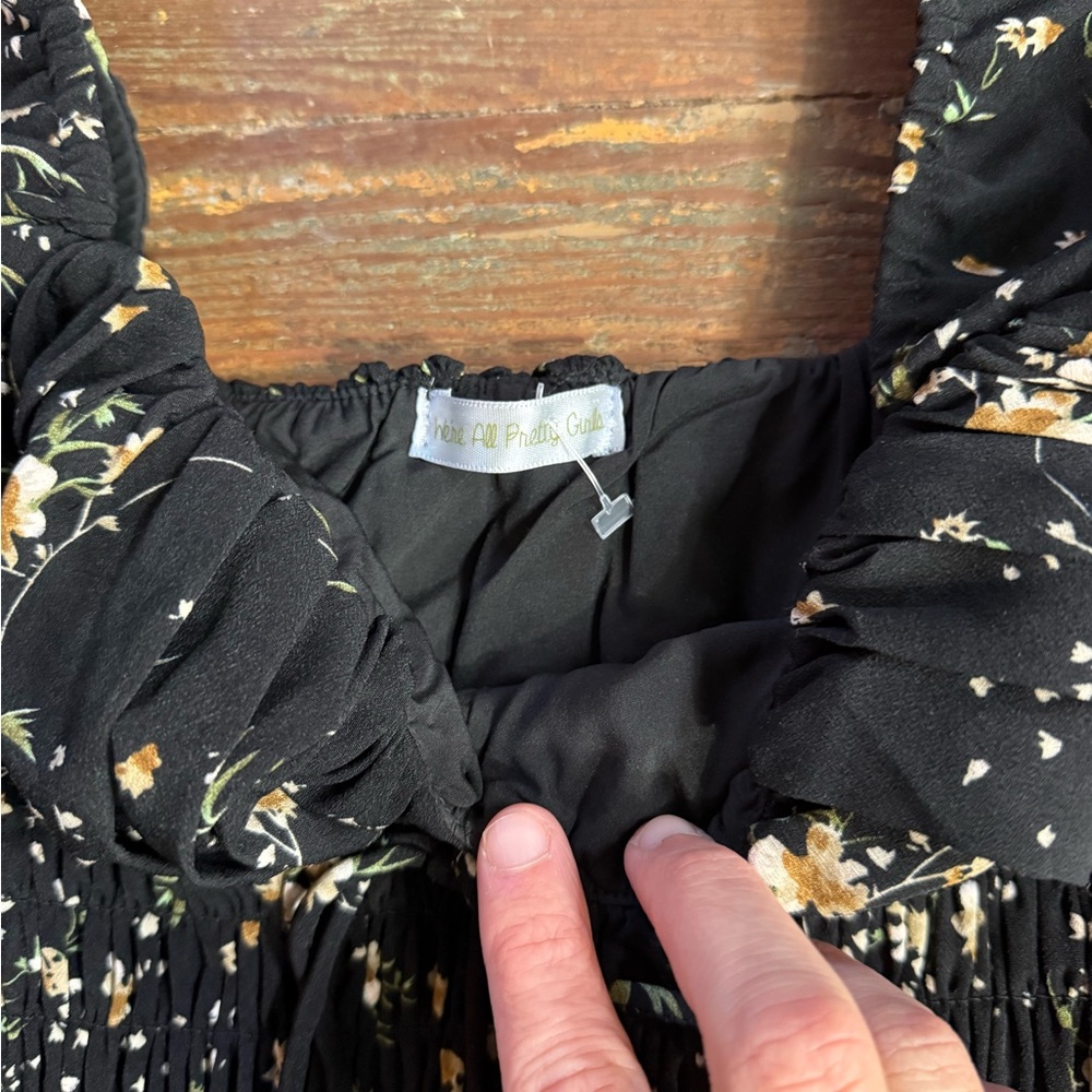 We’re All Pretty Girls Floral Smocked Sweetheart Neck Puff Sleeve Dress Sz S💚🍄 - Picture 8 of 11